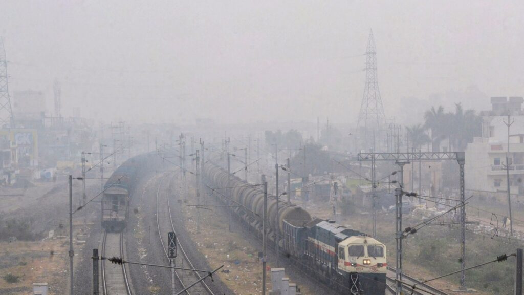 उत्तर भारत में शीतलहर का कहर, ट्रेनें लेट। आईएमडी का अनुमान