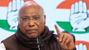 खड़गे ने अमित शाह पर निशाना साधा: ‘अंबेडकर, नेहरू को गाली देने से पहले अपने तथ्य ठीक कर लें’