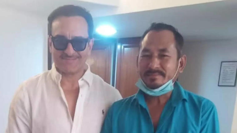 सैफ अली खान ऑटोरिक्शा चालक से मिलने जाते हैं और उसे अस्पताल पहुंचाने के लिए धन्यवाद देते हैं तथा उसे 50,000 रुपये देते हैं।