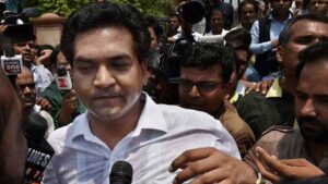 मौजूदा विधायक मोहन सिंह बिष्ट का कहना है कि करावल नगर से बीजेपी द्वारा कपिल मिश्रा को मैदान में उतारना 'बड़ी गलती' है