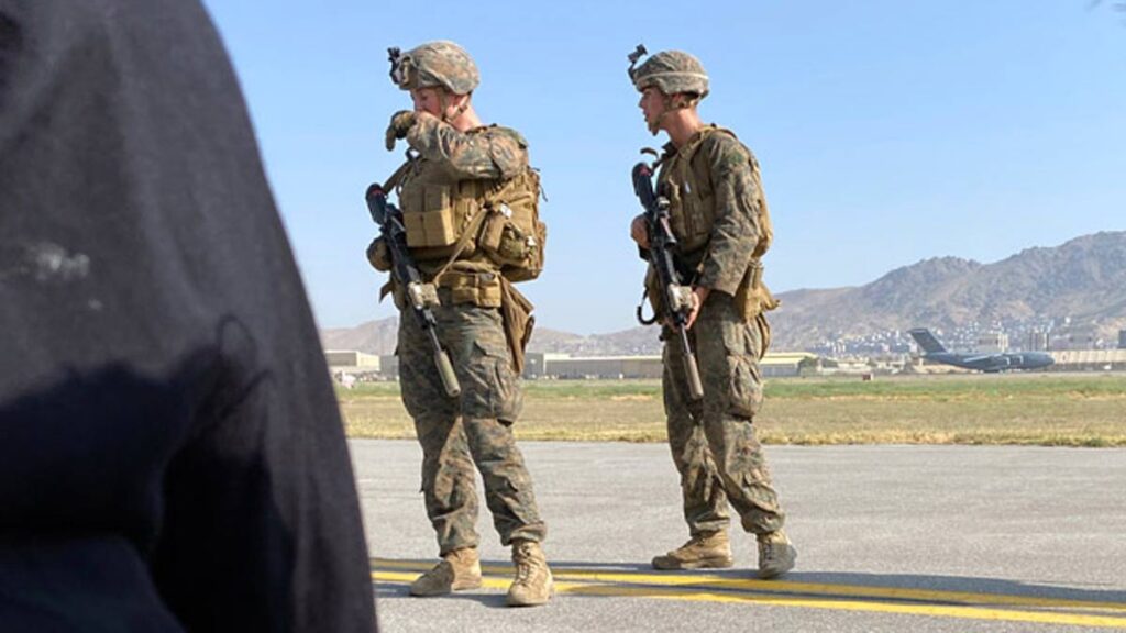 अमेरिकी सेना ने ट्रांसजेंडर सेवा सदस्यों पर प्रतिबंध बहाल किया