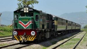 पाकिस्तान: बलूच आतंकवादियों ने पैसेंजर ट्रेन हाईजैक, 100 से अधिक यात्री बंधक