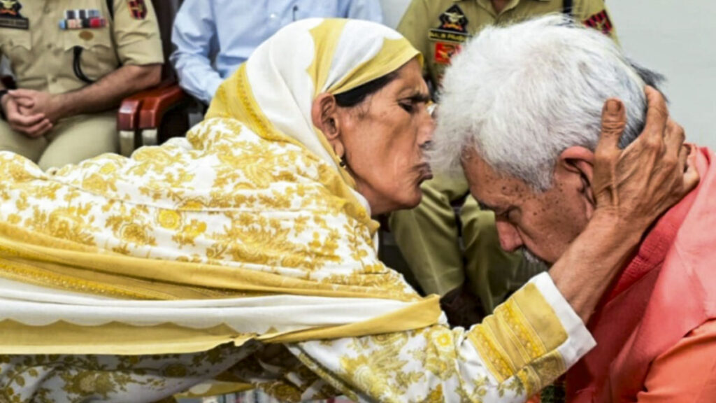 जम्मू-कश्मीर सरकार ने आतंकवाद प्रभावित 40 परिवारों को नौकरी दी, पुनर्वास कार्यक्रम शुरू किया