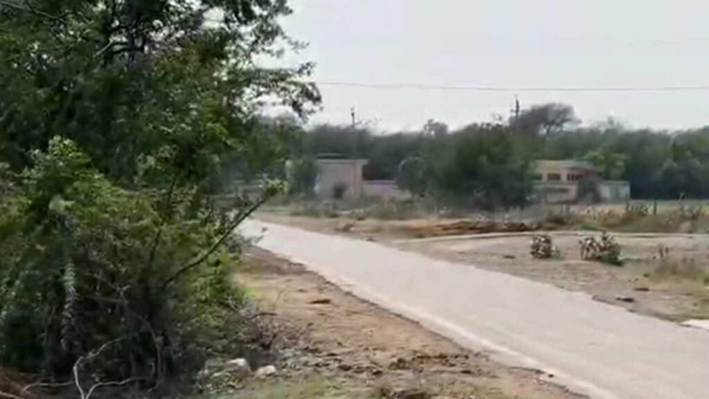 जाली कागजात का इस्तेमाल कर भारतीय वायुसेना की युद्धकालीन हवाई पट्टी बेचने के आरोप में मां-बेटे पर मामला दर्ज