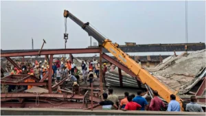 कोलकाता के तारातला में दर्दनाक हादसा: निर्माणाधीन गोदाम का ढांचा ढहा, मलबे में कई मजदूरों के दबे होने की आशंका